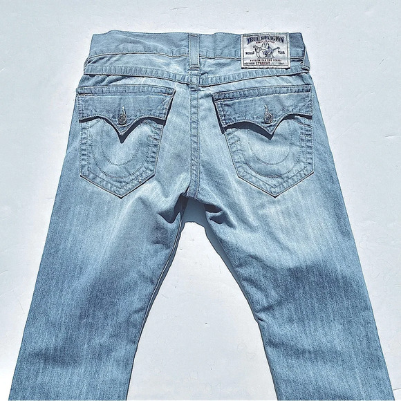 TRUE RELIGION Men’s Straight Leg with Back Flap Pocket Light Wash Distressed 31 - Picture 8 of 9